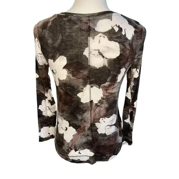 Simply Vera Vera Wang Petite Small Floral Watercolor Print Long Sleeved Top - Picture 2 of 4
